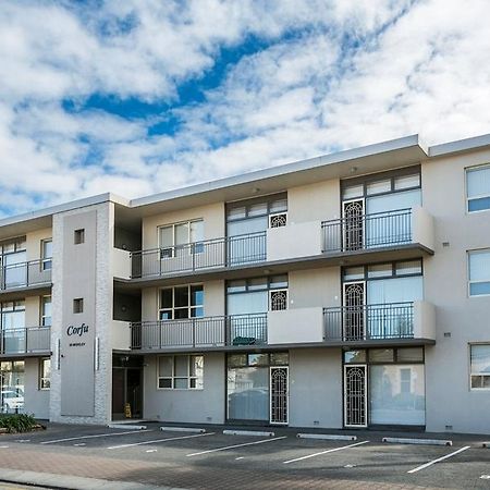 Glenelg Holiday Apartments - Corfu Adelaide Room photo